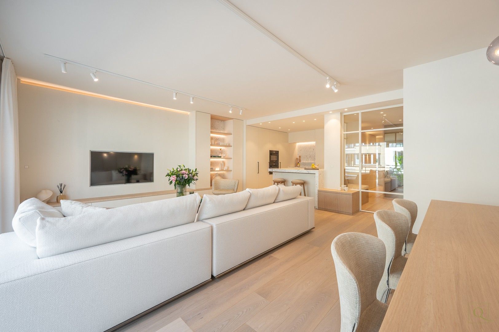High-end gerenoveerd appartement gelegen op wandelafstand van het strand en de winkels. foto 5