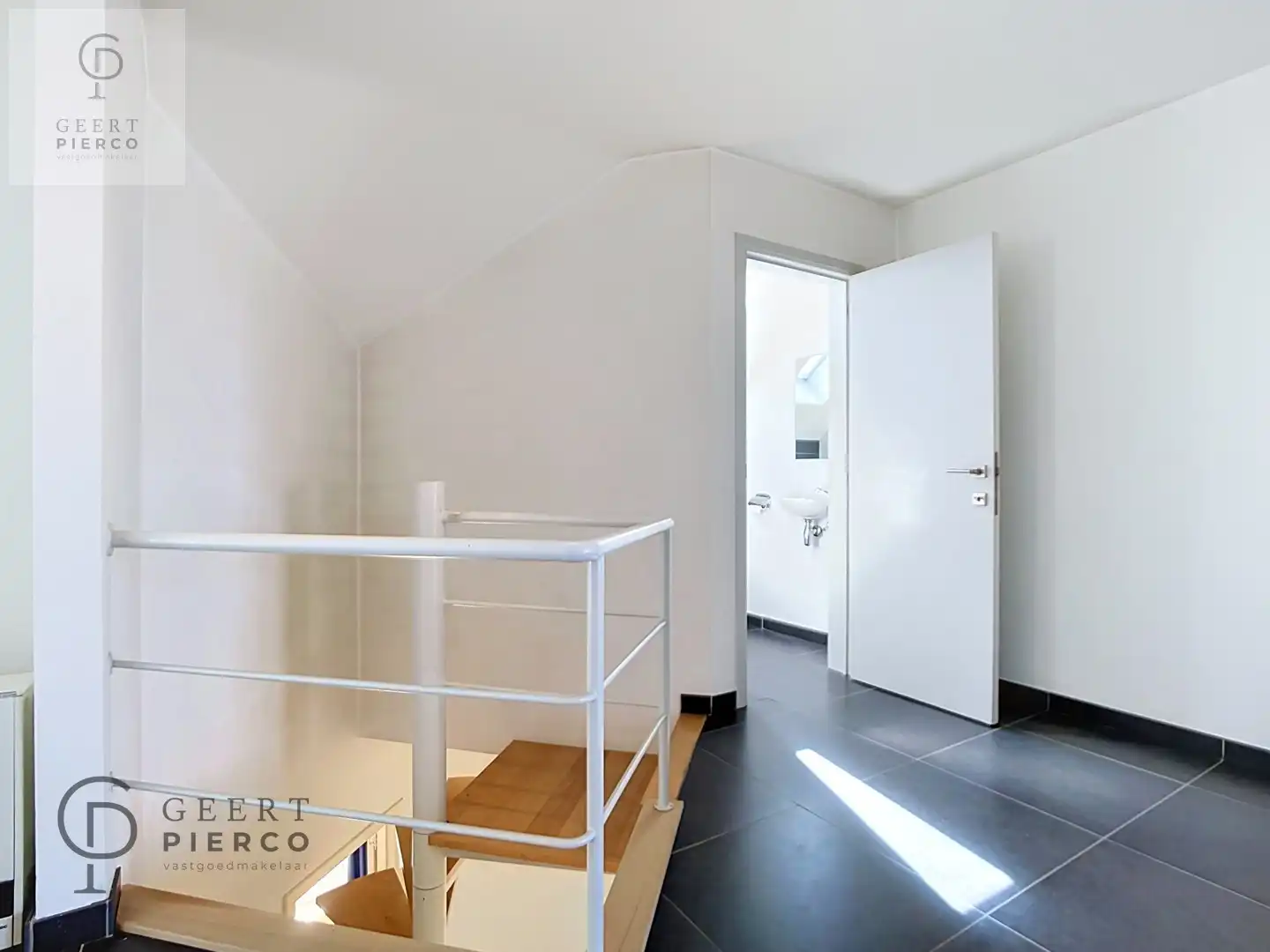 Ruim appartement in het hartje van Landen foto 11