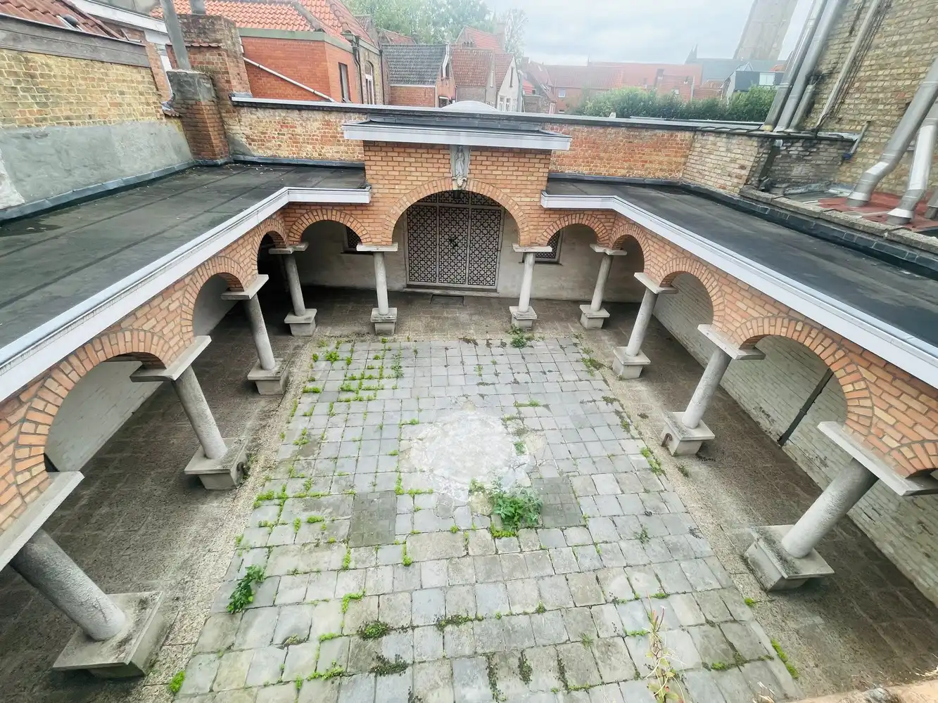 Hartje Brugge &nbsp;TOP &nbsp;TOERISTISCHE LIGGING , in de GOUDEN DRIEHOEK, Uitzonderlijk HANDELSPAND ( gevelbreedte 11 meter) &nbsp; &nbsp; &nbsp; &nbsp; &nbsp; &nbsp; &nbsp; &nbsp; &nbsp; &nbsp; &nbsp; &nbsp;&nbsp; LICHTRIJKE WINKELRUIMTE ,uitgevend op &nbsp;Exclusieve STADSPATIO met overdekte rondgang van 105m²+ GARAGE van 30 m² UNIEK&nbsp; IN BRUGGE op dergelijke ligging ! ERBOVEN lichtrijk ruim APPARTEMENT met zonneterras, foto 33