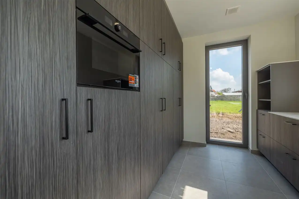 Nieuwbouwwoning, gunstig gelegen, 3 slpk, tuin, carport foto 11