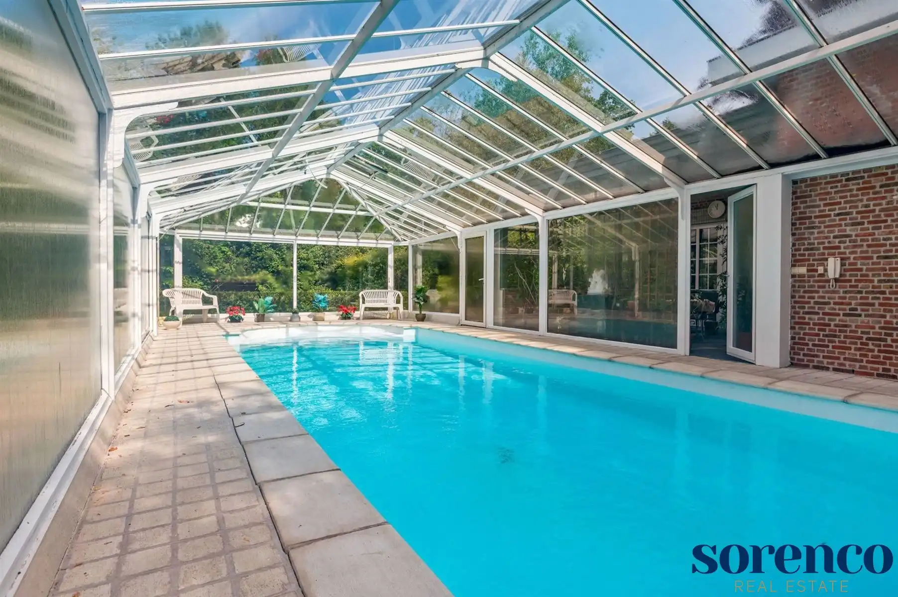 Charmante villa met zwembad op een mooi perceel  foto 8