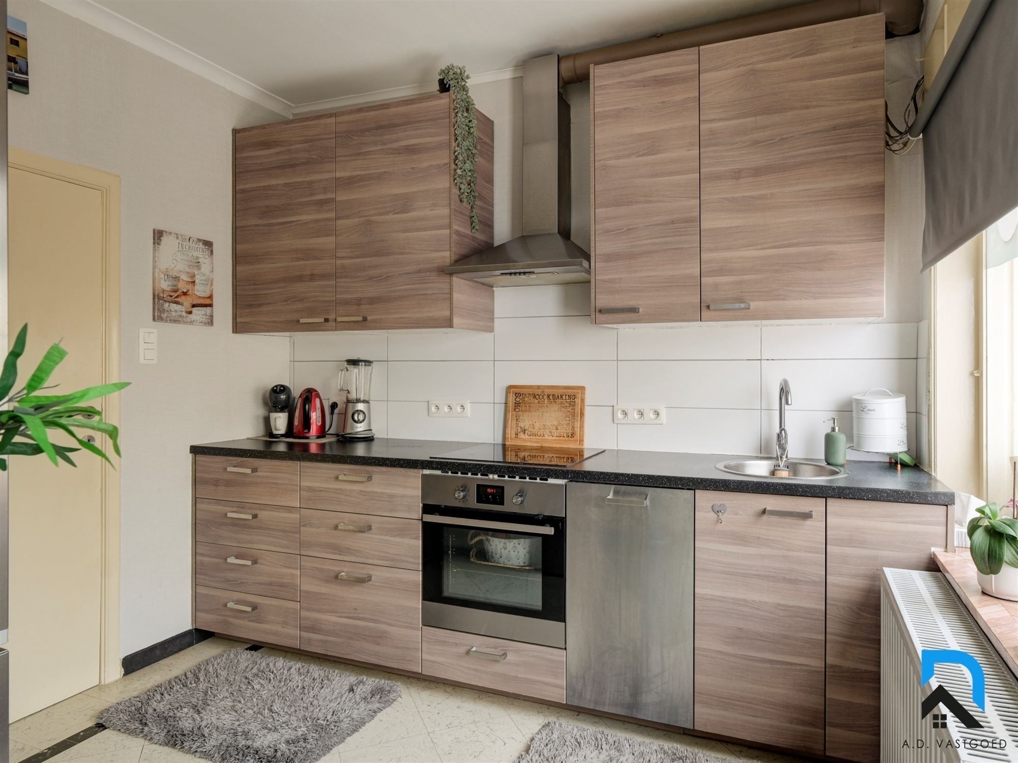 Ruime woning met grote tuin en dubbele garage foto 11