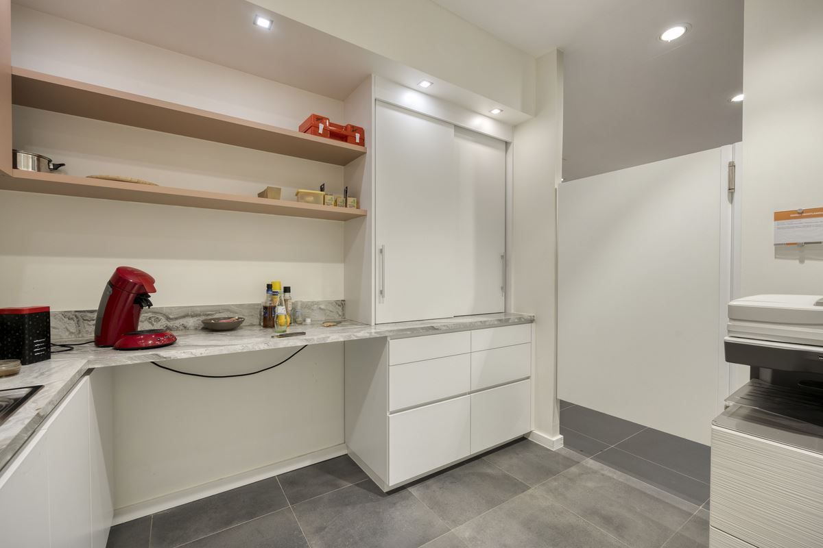 BAANWINKEL MET PARKING OP TOPLOCATIE foto 11