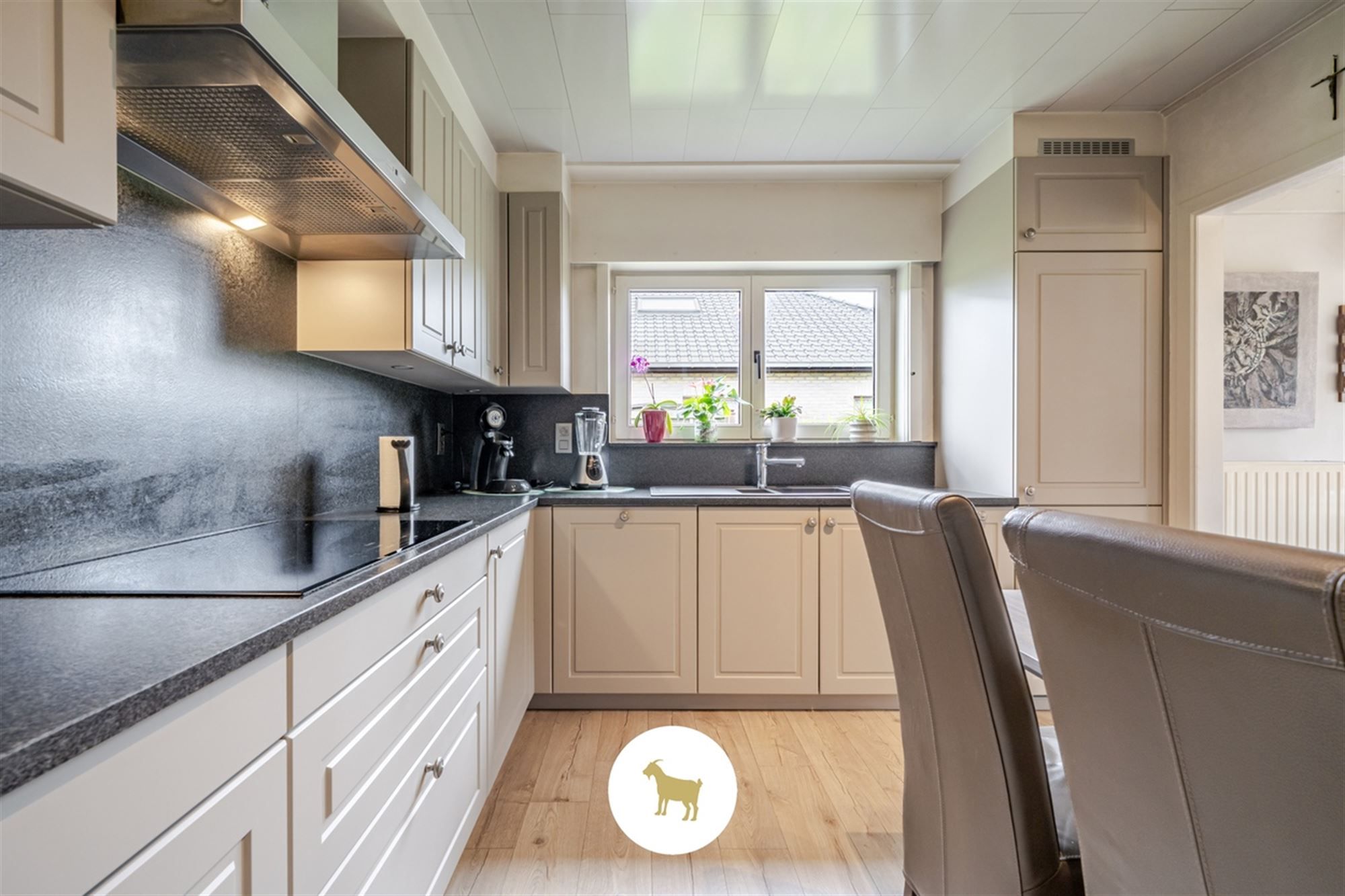 Instapklare LAAGBOUWVILLA met 3 slaapkamers, bureauruimte, veranda en garage op een ruim perceel van ca. 796 m² foto 14