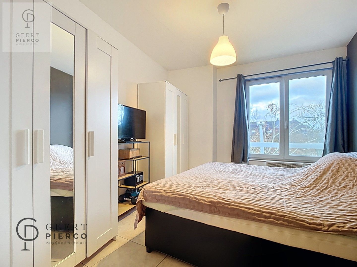 Ruim appartement met twee slaapkamers, kelder en ondergrondse staanplaats. foto 10