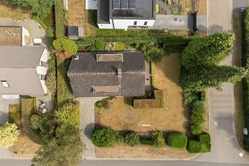Klassieke te renoveren villa op een mooi hoekperceel in wijk "Hertebos" foto 2