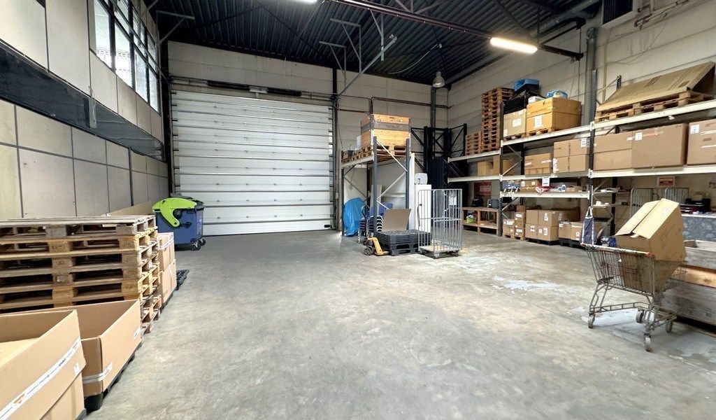 Magazijn met kantoor te huur nabij N120 in Wijnegem foto 15