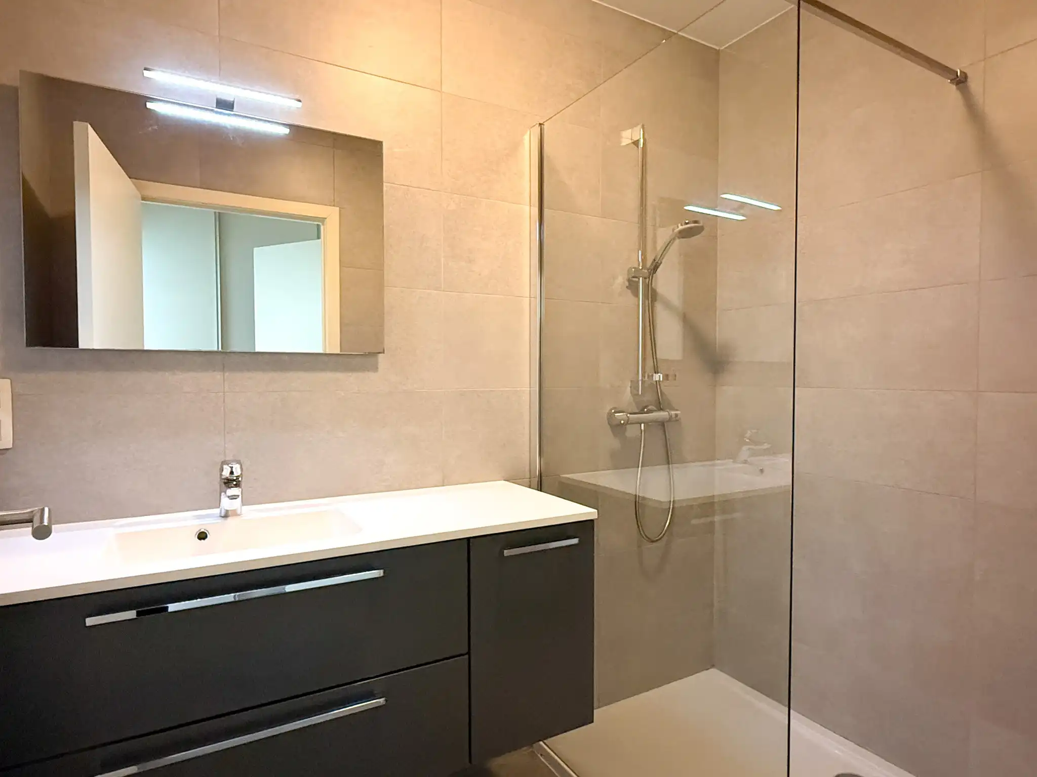 Gelijkvloers appartement in het centrum van Beveren met 1 slaapkamer en ruim terras foto 4