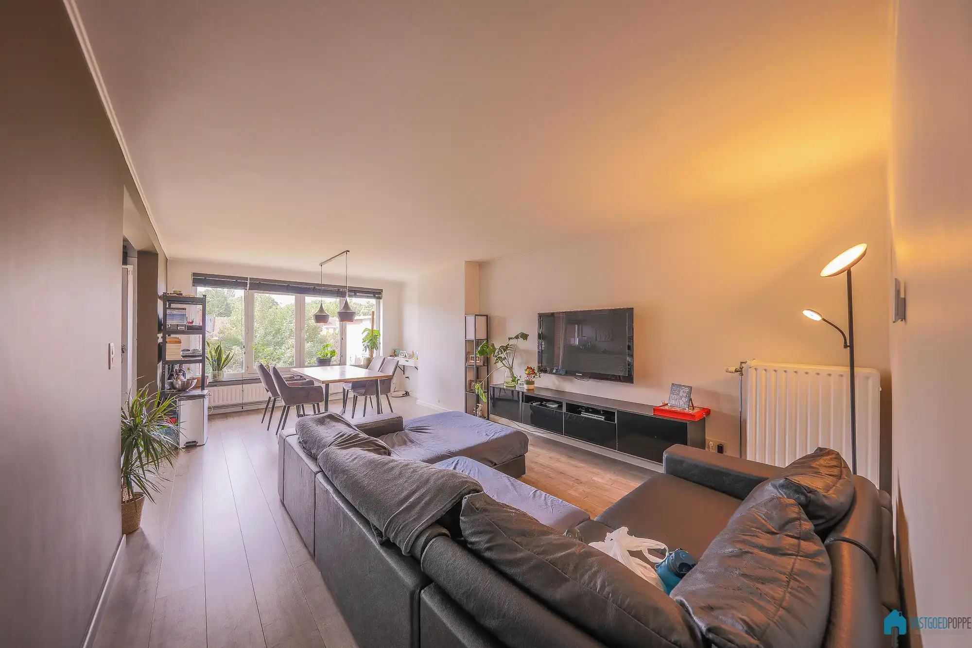 Gerenoveerd appartement met terras foto 7