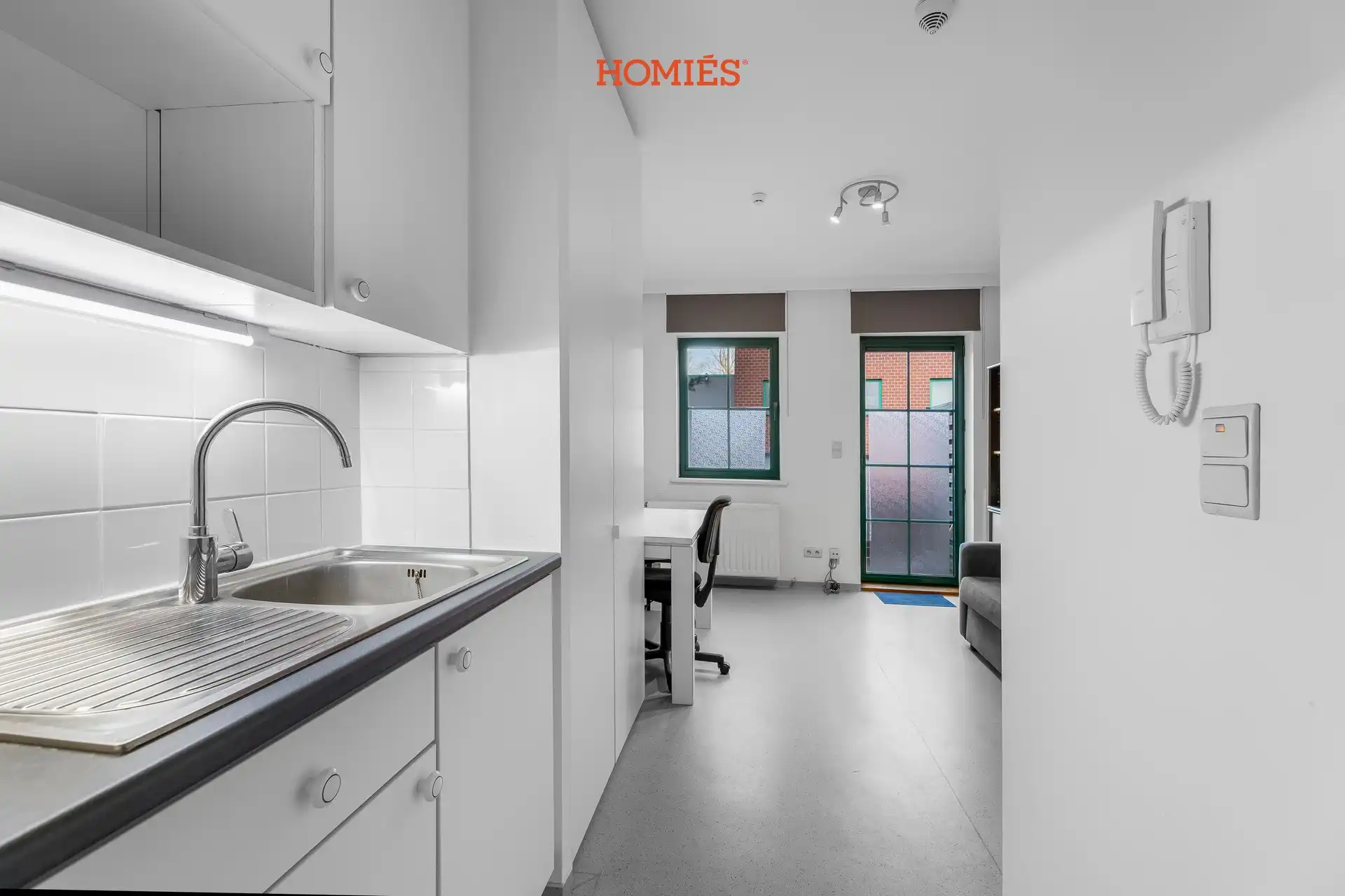 Gezellige studio met terras en centrale ligging foto {{pictureIndex}}