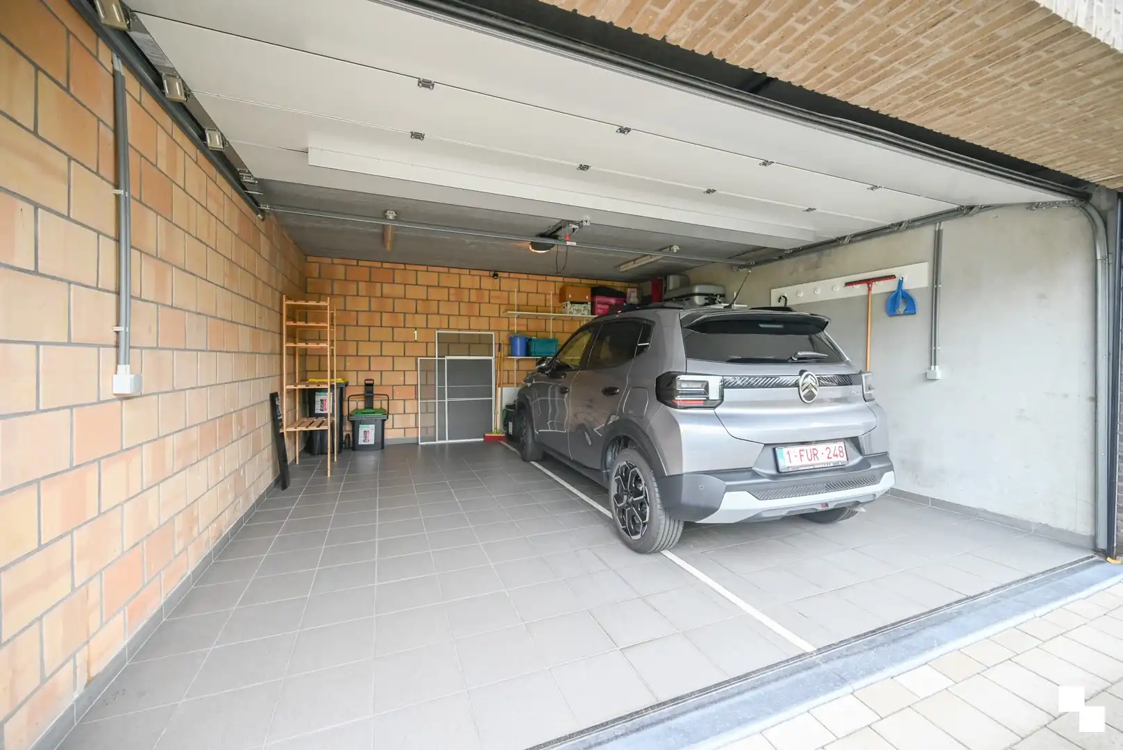 Duplex appartement met garage en twee staanplaatsen nabij centrum Izegem foto 38