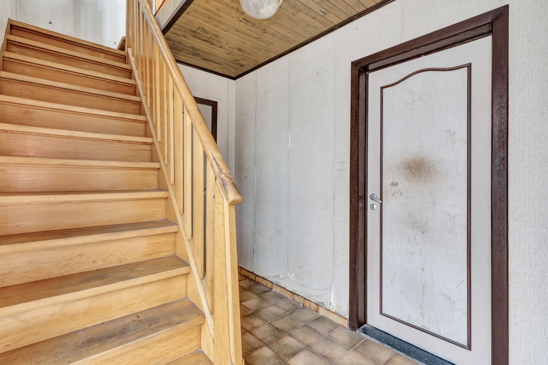 Renovatiewoning met vernieuwd dak en ramen in Lochristi foto 23
