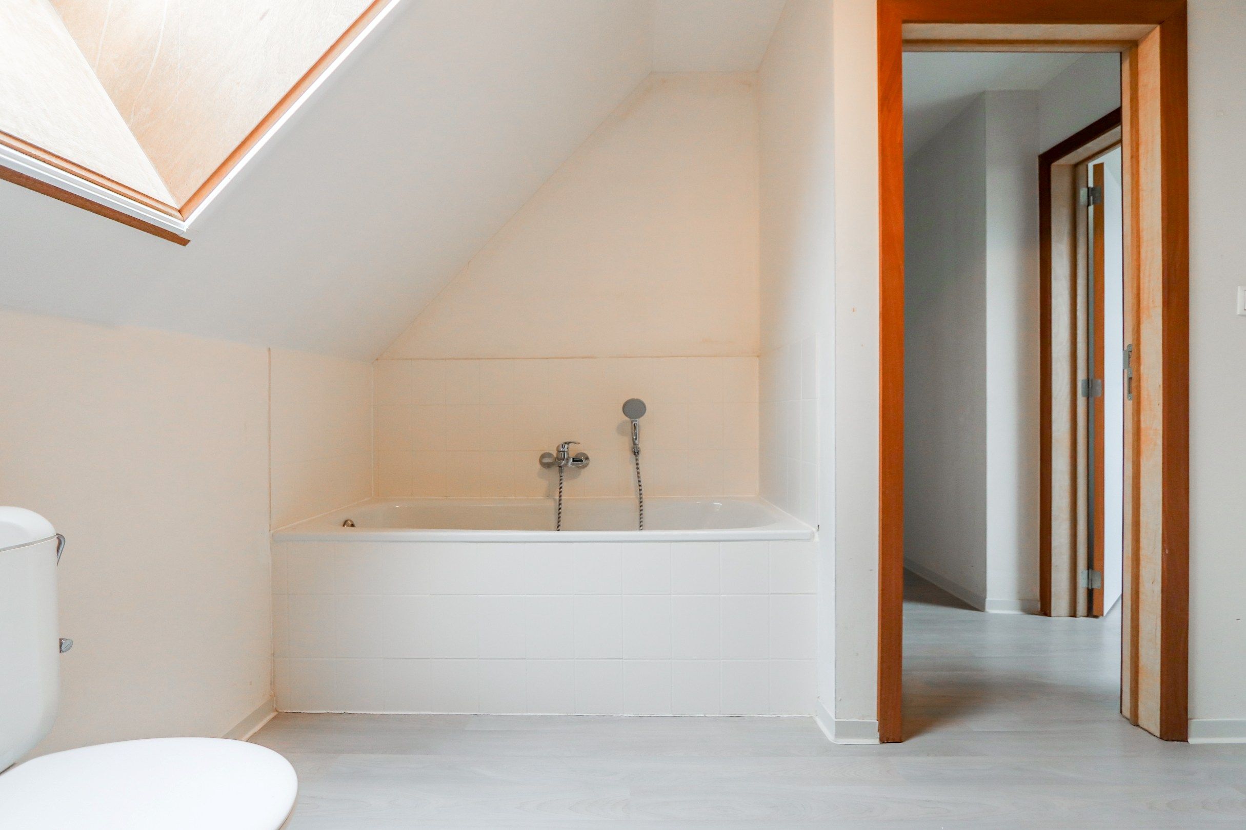 RECENTE GEZINSWONING MET TUIN EN GARAGE foto 20