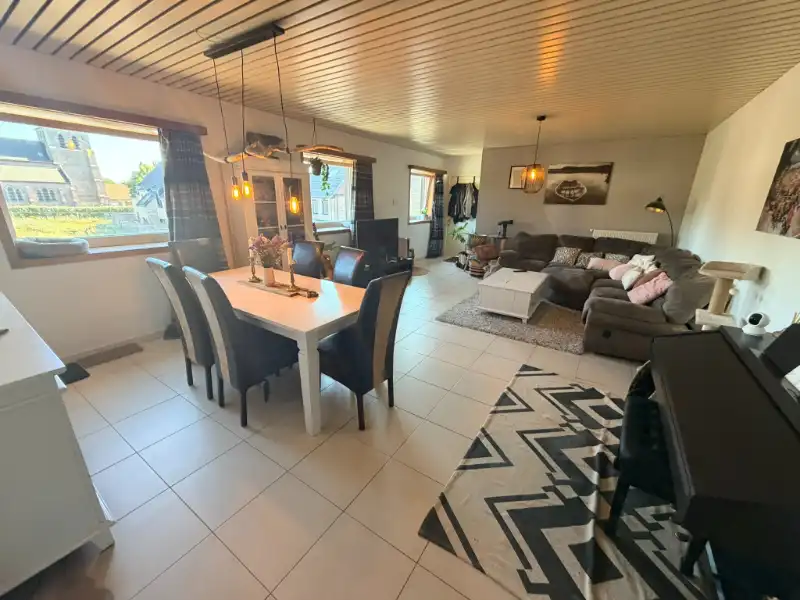 --- NIEUW --- Ruim 2-slaapkamerappartement met zonnig terras op rustige ligging in Lemberge! foto 2