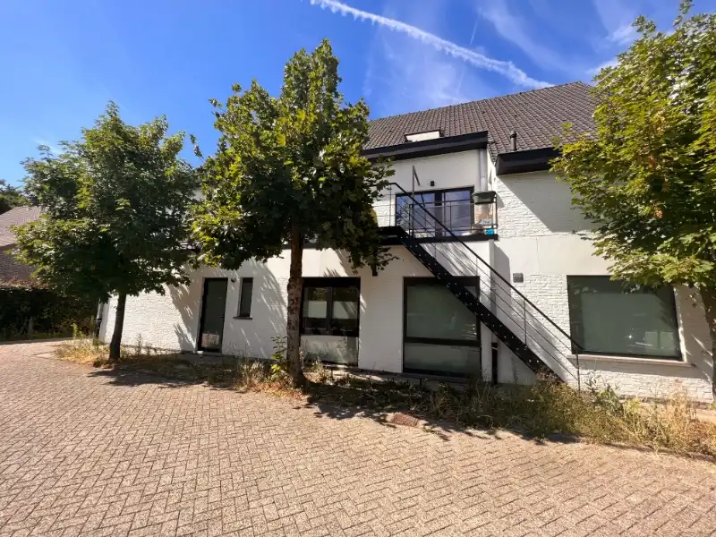 --- NIEUW --- Volledig vernieuwd (89m²) appartement met 2 grote slaapkamers, een&nbsp;terras en een gedeelde autostaanplaats. foto 4