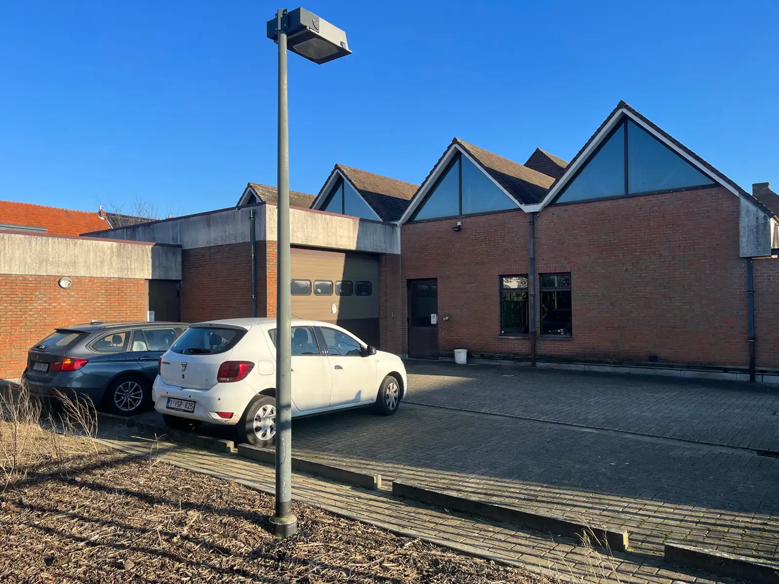 Opsplitsbare polyvalente handelsruimte met parking foto 2