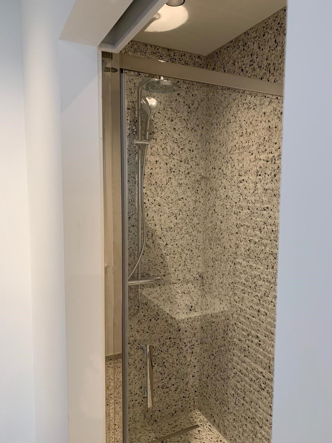 Gerenoveerd éénslaapkamerappartement centrum Oostende foto 13