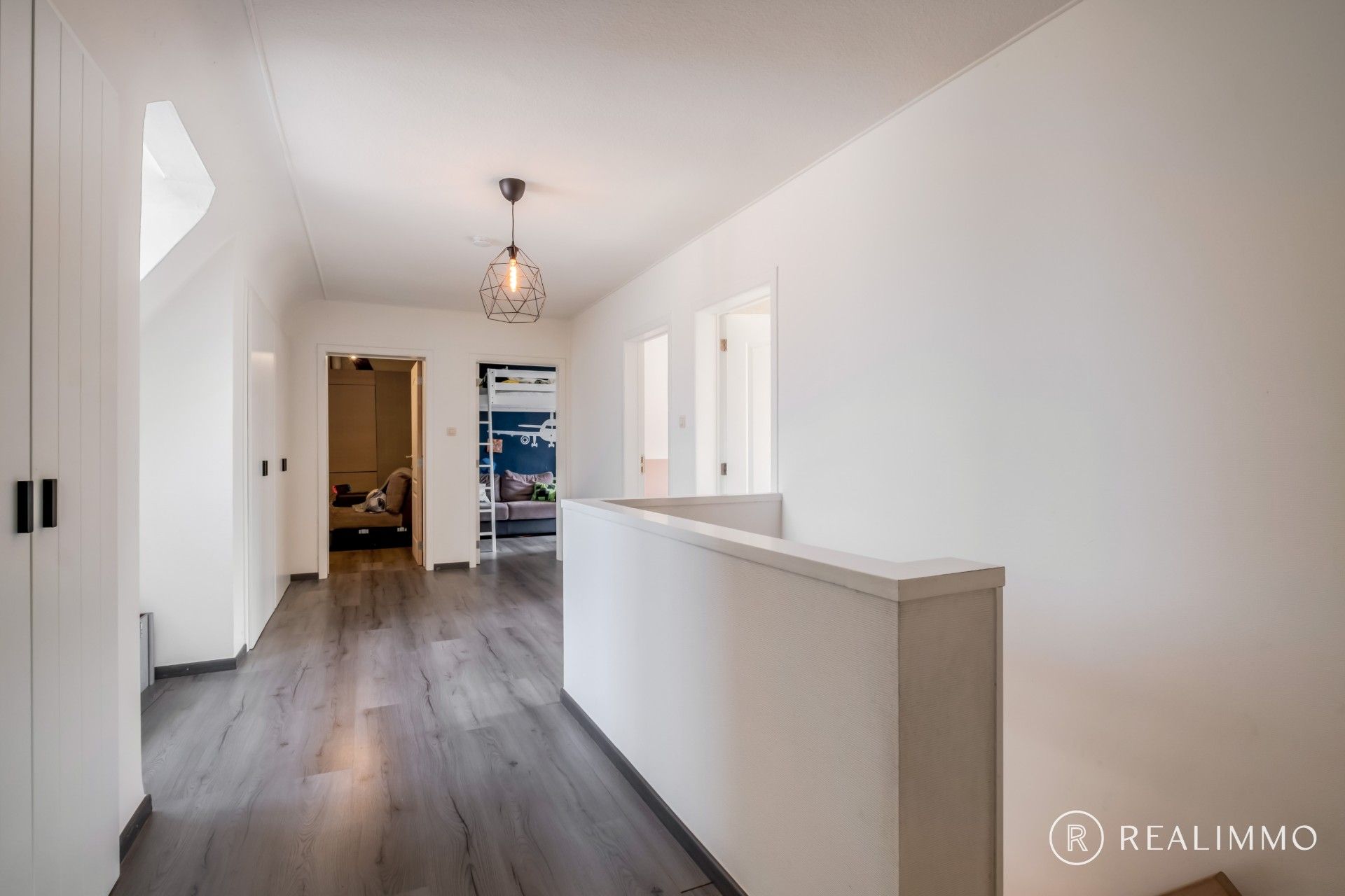 Instapklare, gerenoveerde gezinswoning met 4 slaapkamers foto 11