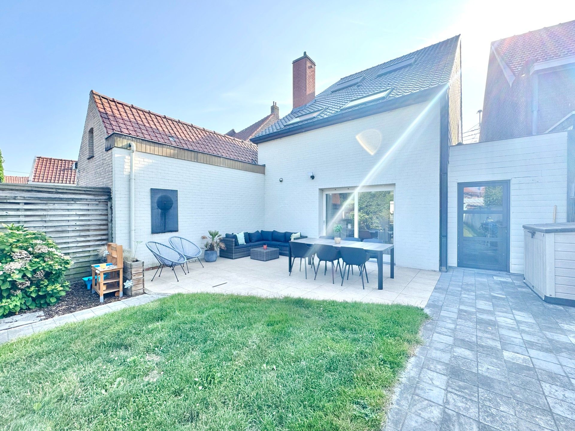 WONING MET 4 KAMERS - TUIN - GROTE CARPORT & UITWEG ACHTERAAN - 433 M² foto 14