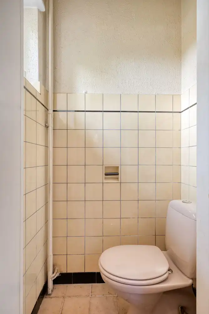 Charmante te renoveren cottagewoning met 3 slaapkamers en garage op 678m2! foto 7