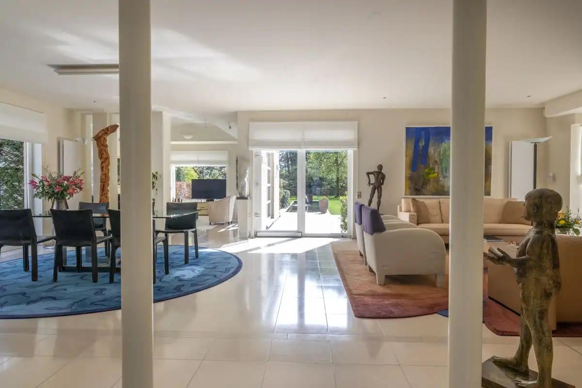 Architecturale villa op 3451 m² met 5 slaapkamers omgeven door natuur. foto 8