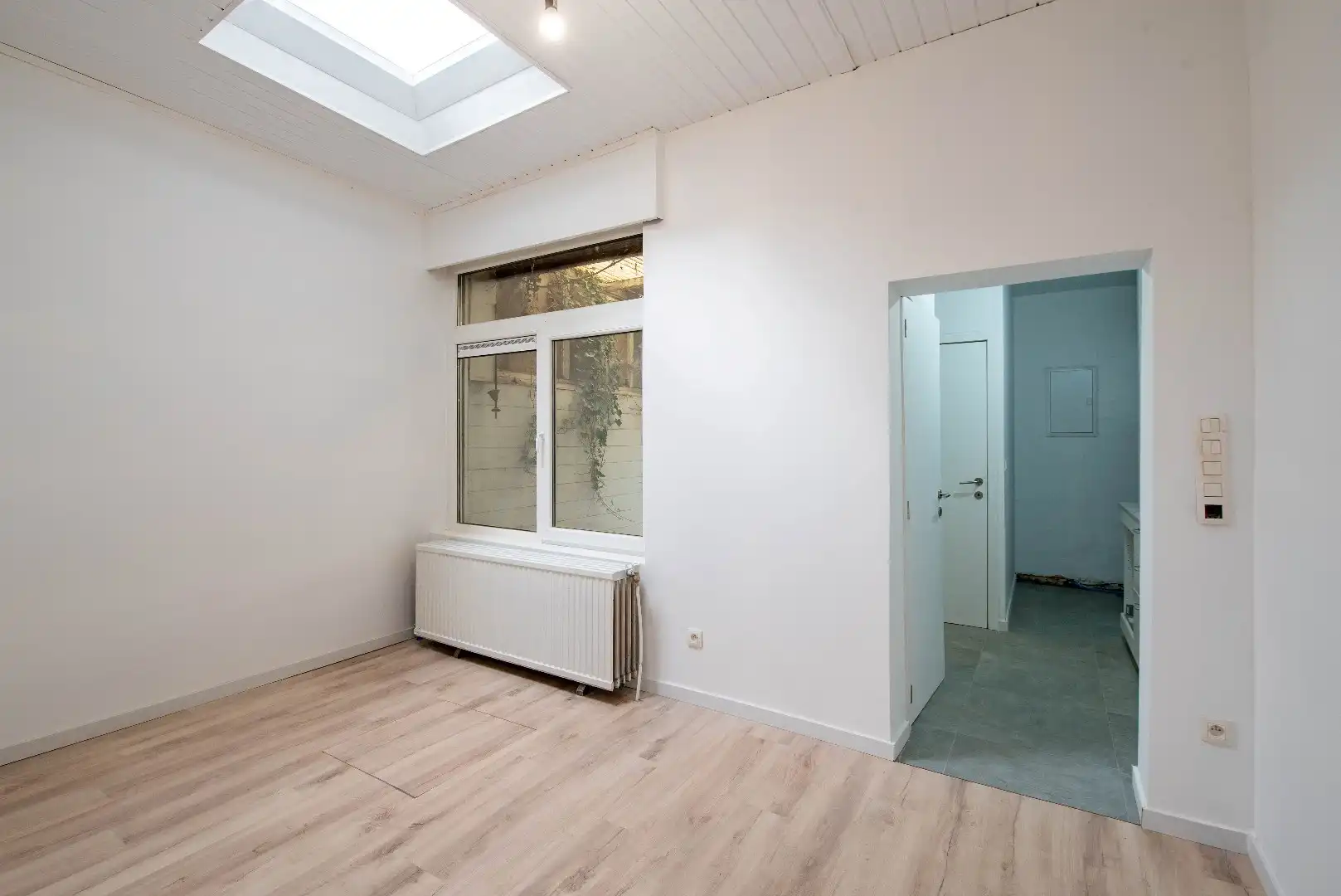 Ruim en recent vernieuwd gelijkvloers appartement met tuin op de Lakborslei foto 8