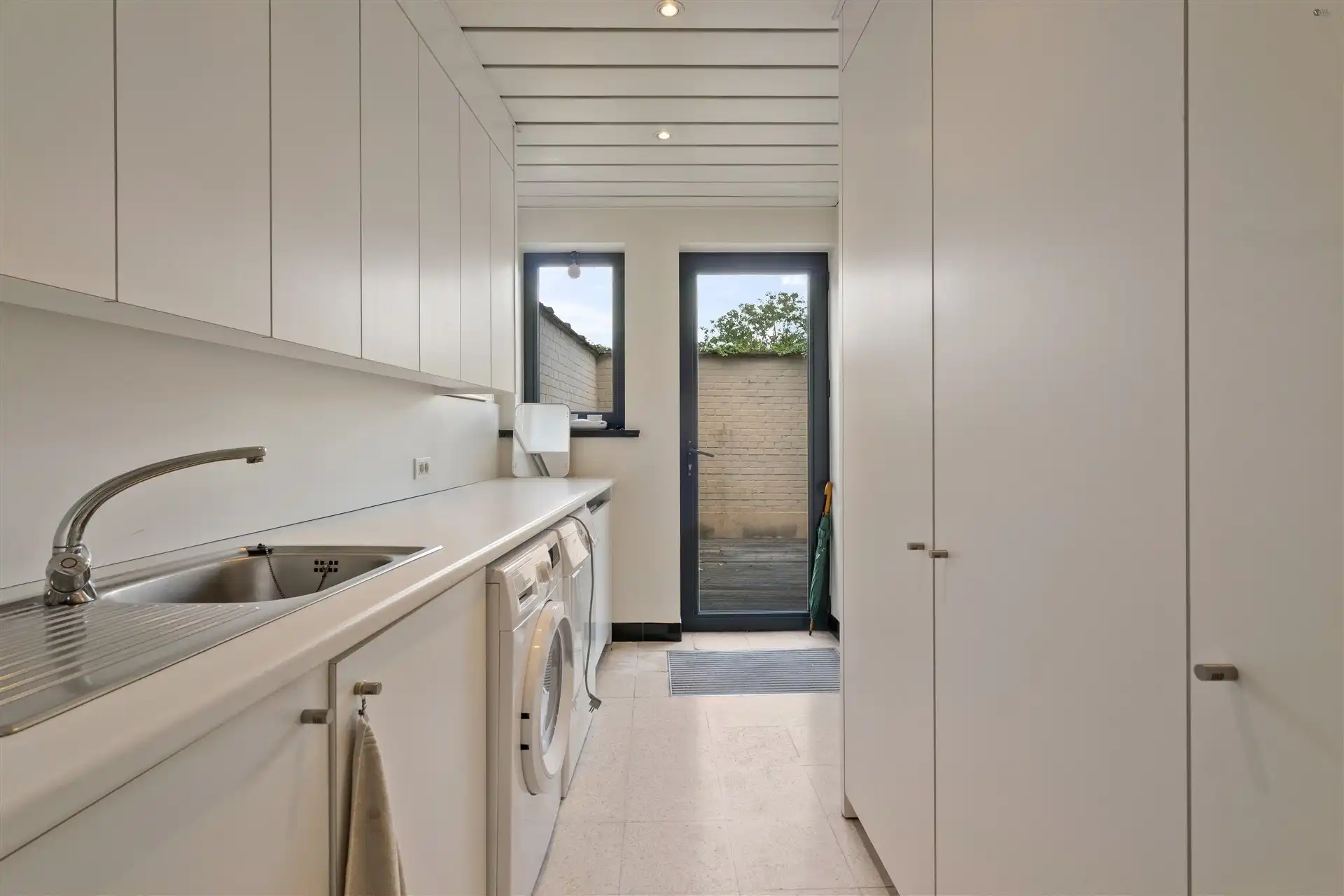 Mooi gelegen pand met veel potentieel foto 13