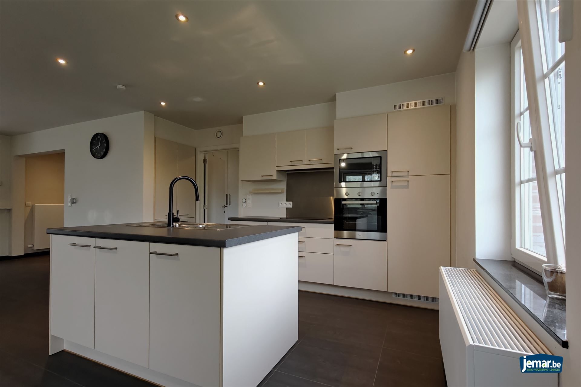 Ruime duplex (197m²) in een residentiële woonwijk te Munsterbilzen foto 4