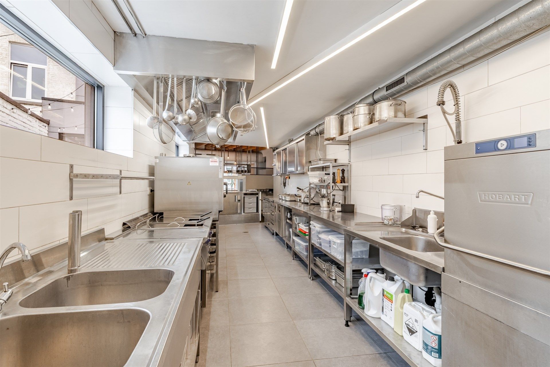 Instapklaar hoogwaardig restaurant inclusief inrichting en meubilair  foto 16