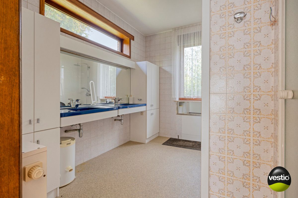 RUIME RESIDENTIEEL GELEGEN VILLA OP 46A89CA NABIJ CENTRUM BILZEN. foto 26