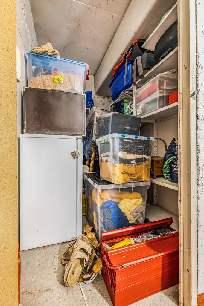 Studio op glvls met balkon en kelder foto 15
