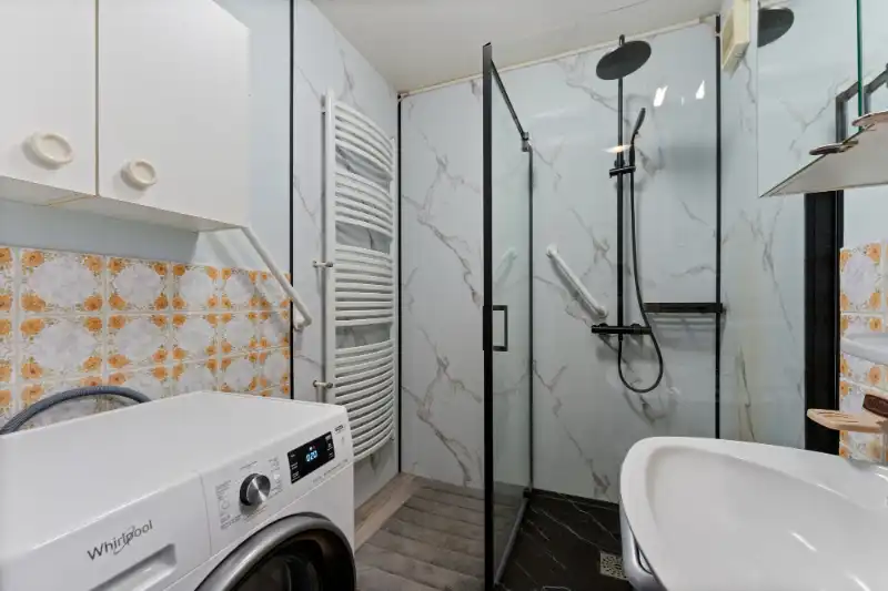 Roeselare : Instapklaar en ruim gerenoveerd appartement op toplocatie ! foto 8