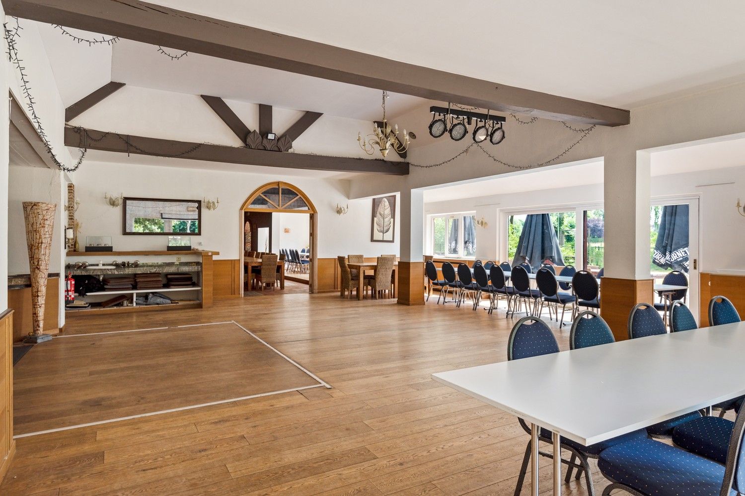Polyvalent gebouw, appartement en magazijn te koop in Emblem! foto 29