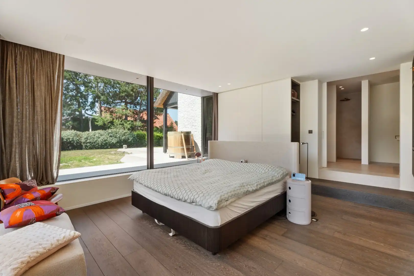 Exclusieve, volledig gerenoveerde villa met 5 slaapkamers en hoogwaardige afwerking. foto 11