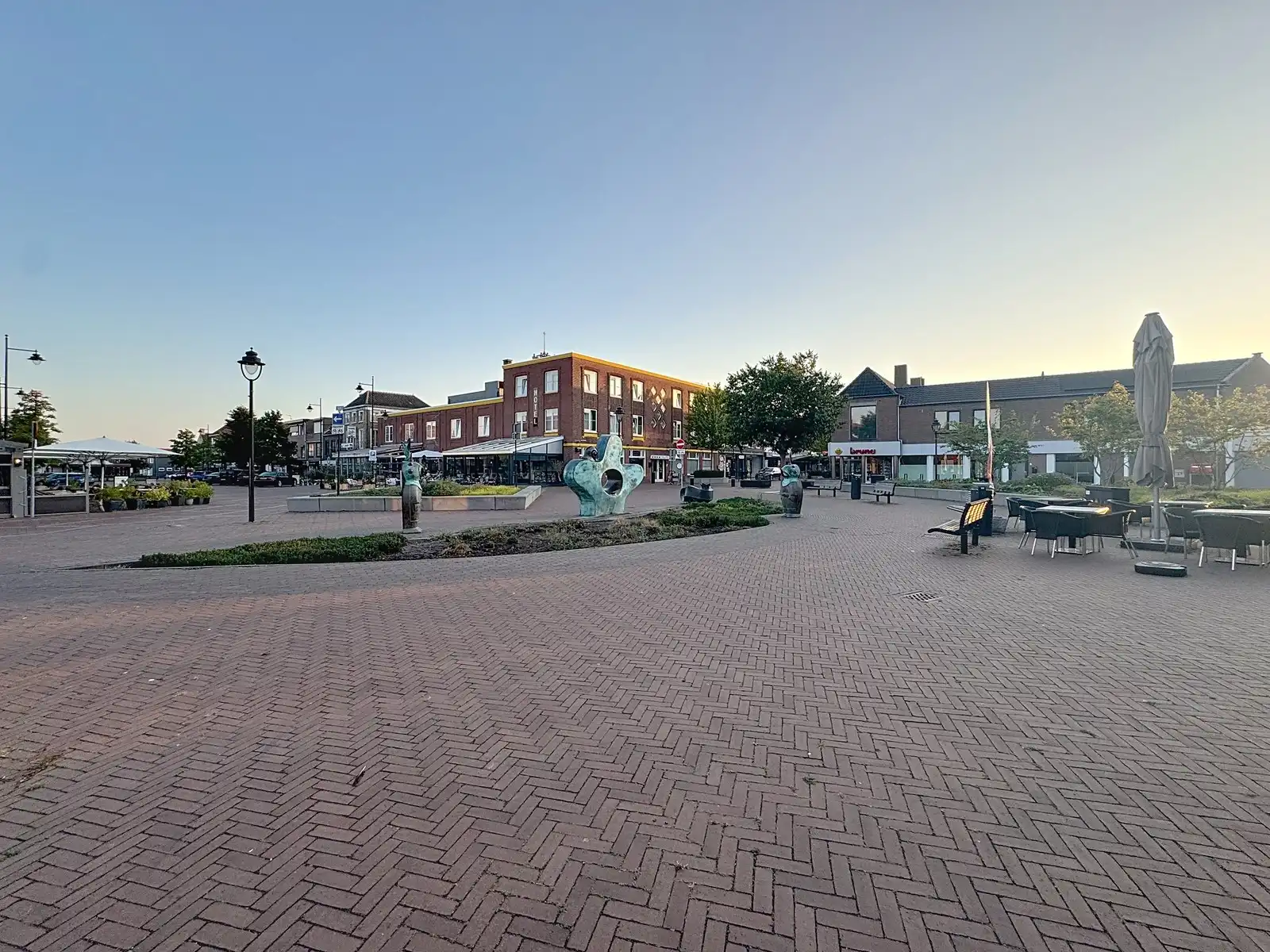 Handelspand met woonst met uitzicht over de Markt! foto 2