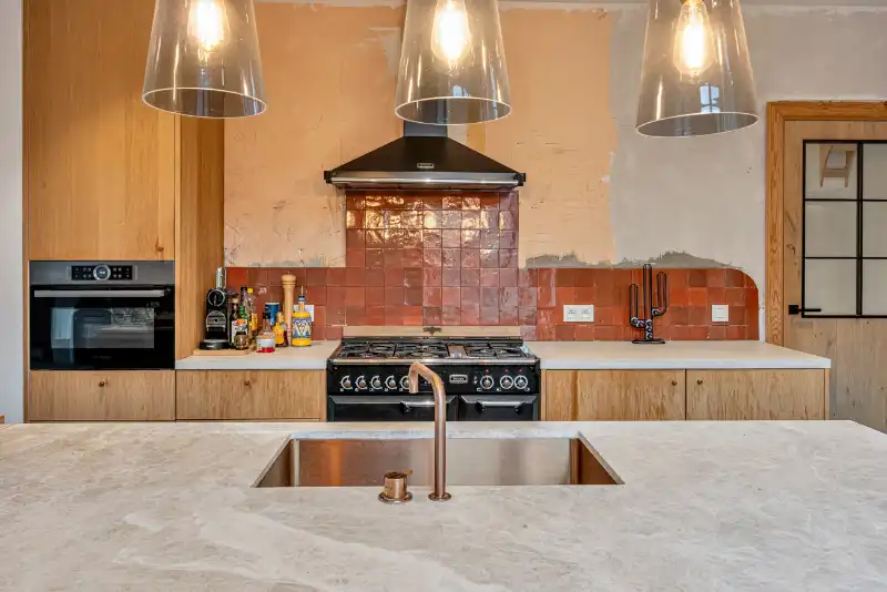 Karaktervolle interbellumwoning met loods nabij de Markt van Gavere foto 7