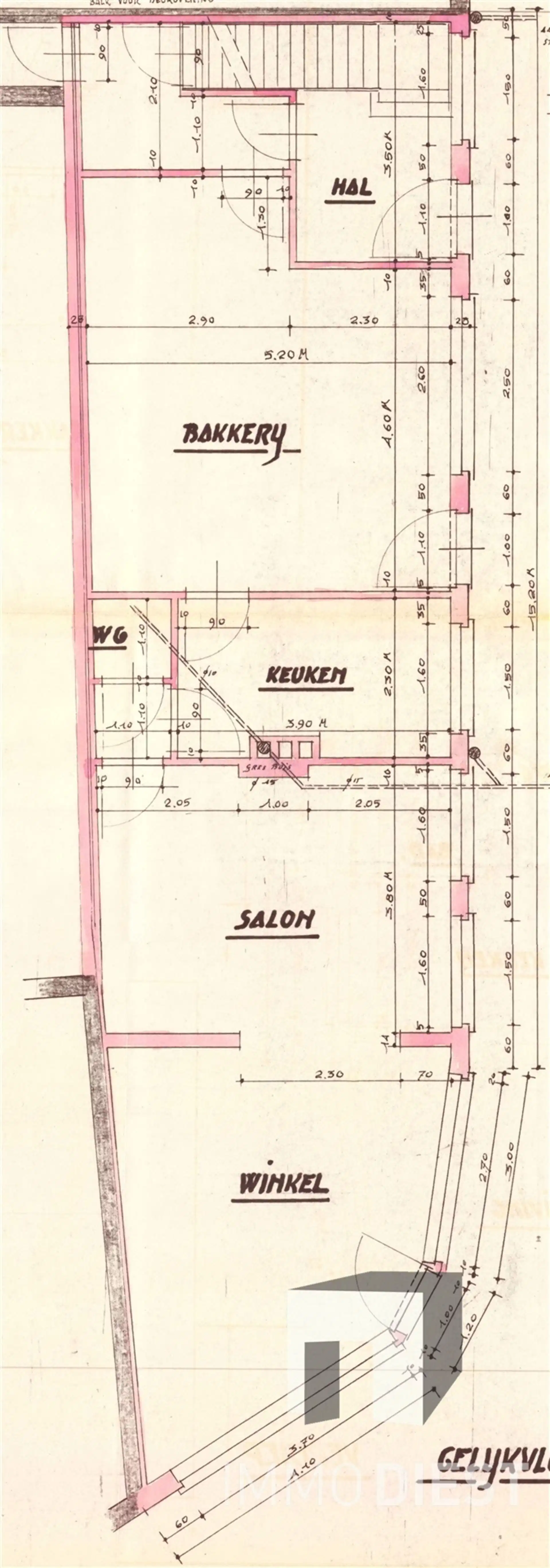 Handelsgelijkvloers met woonst en garages foto 14