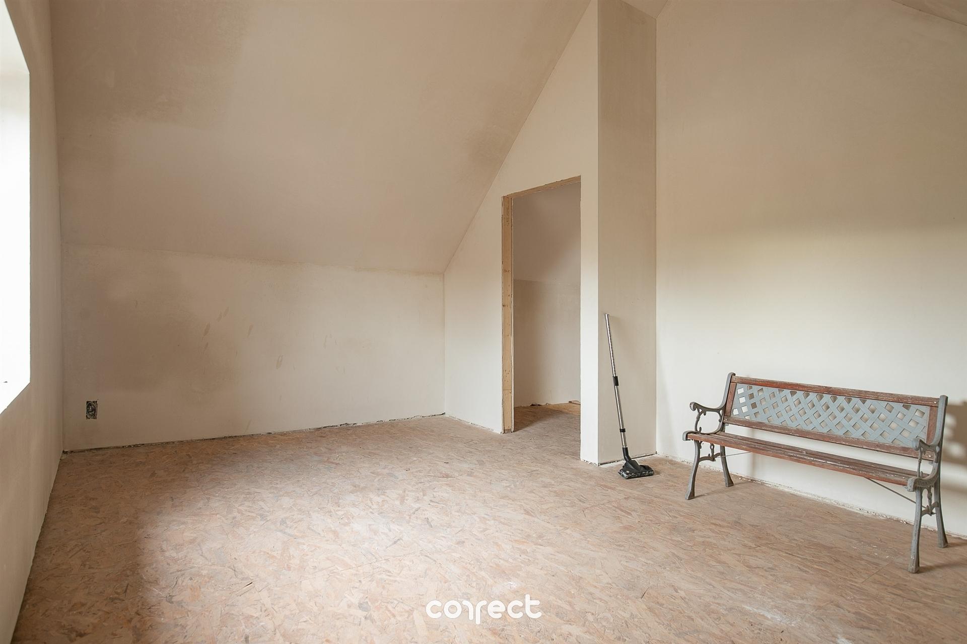 Casco woning met oprit, dubbele garage, op een groot perceel met nog zelf te bepalen afwerking. foto 6