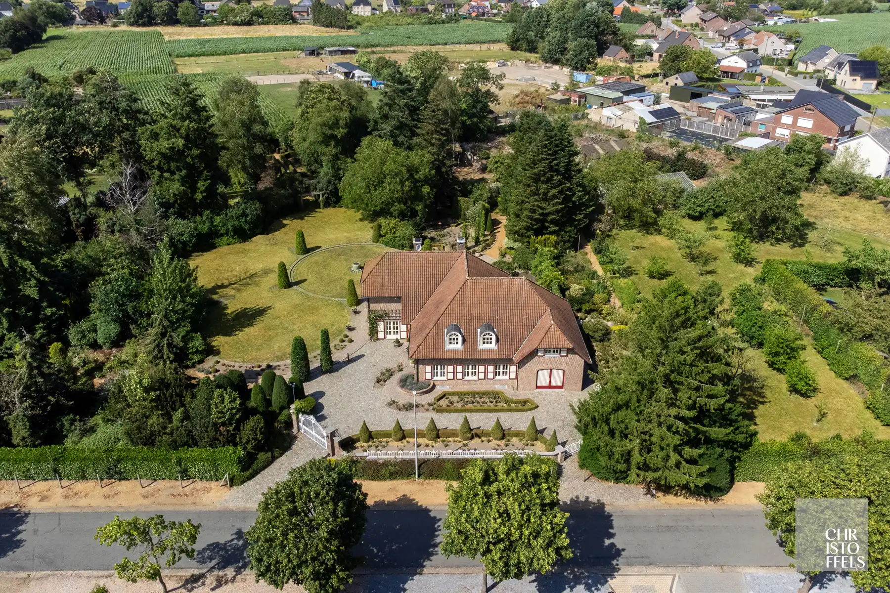 Riante en verzorgde villa van 694m2 op 1ha 00a 18ca! foto 23