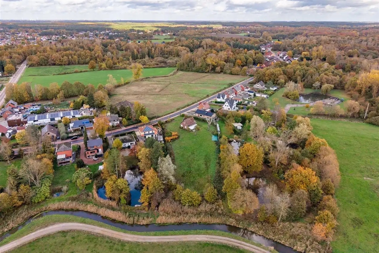Uniek perceel van 50a33ca met af te breken woning aan agrarisch gebied foto 7
