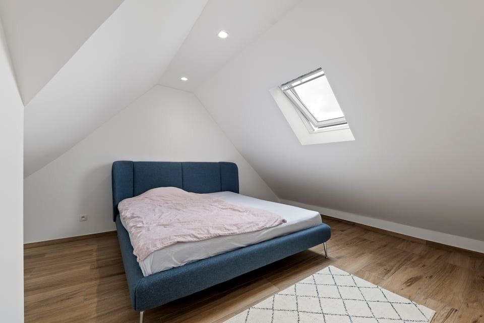 RUIME, GERENOVEERDE OPEN BEBOUWING MET 6 SLKS EN KNAPPE TUIN IN ALKEN foto 27