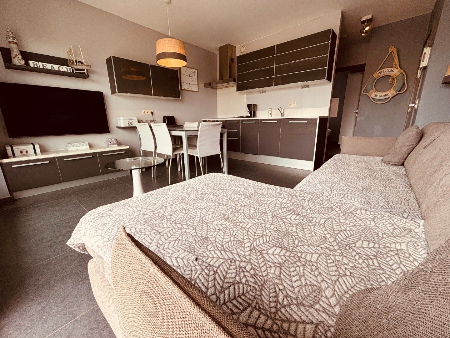 FUNCTIONEEL APPARTEMENT MET LATERAAL ZEEZICHT  foto {{pictureIndex}}