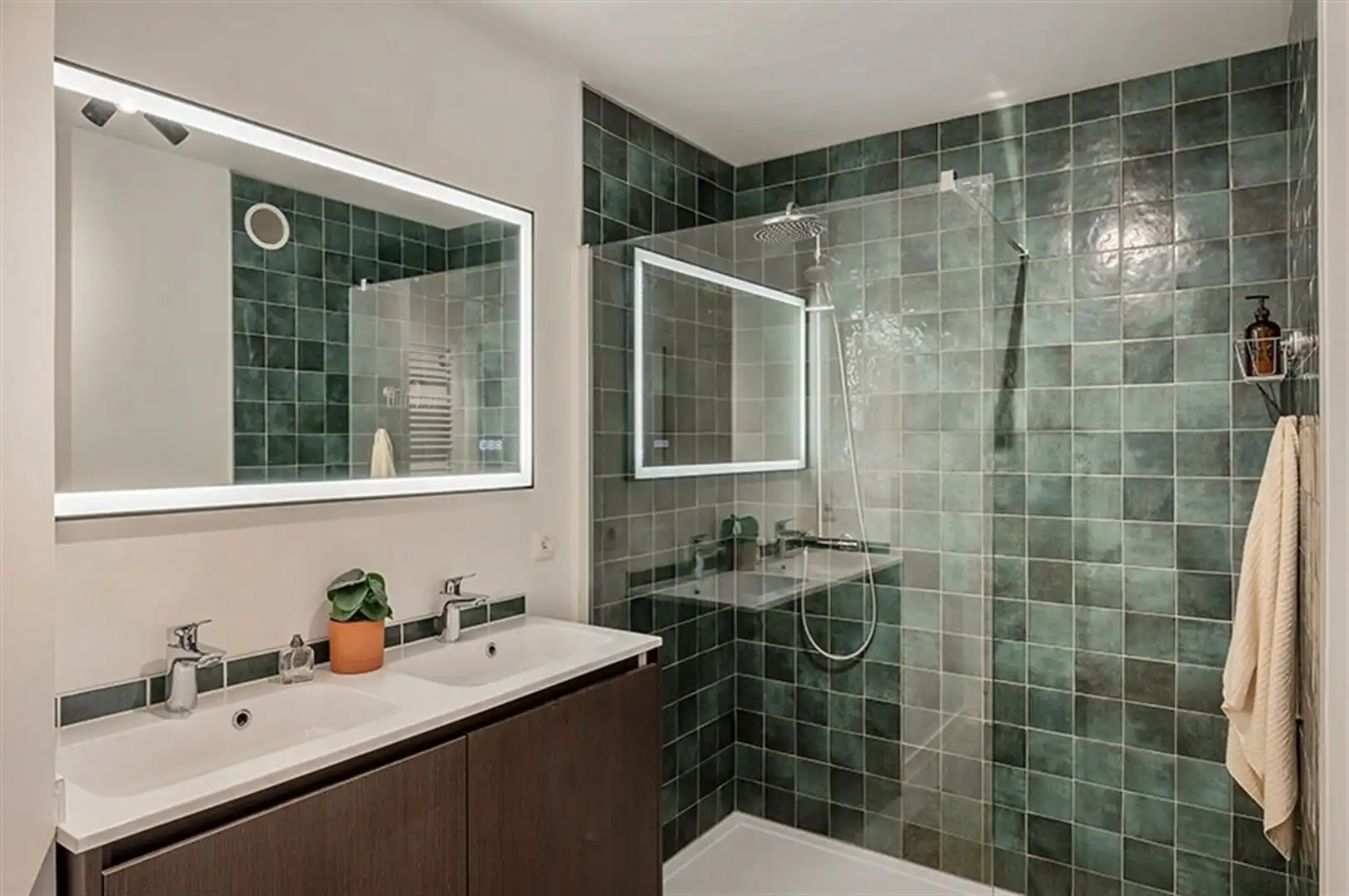 Instapklaar appartement met 2 grote slaapkamers, terras en garagebox foto 22