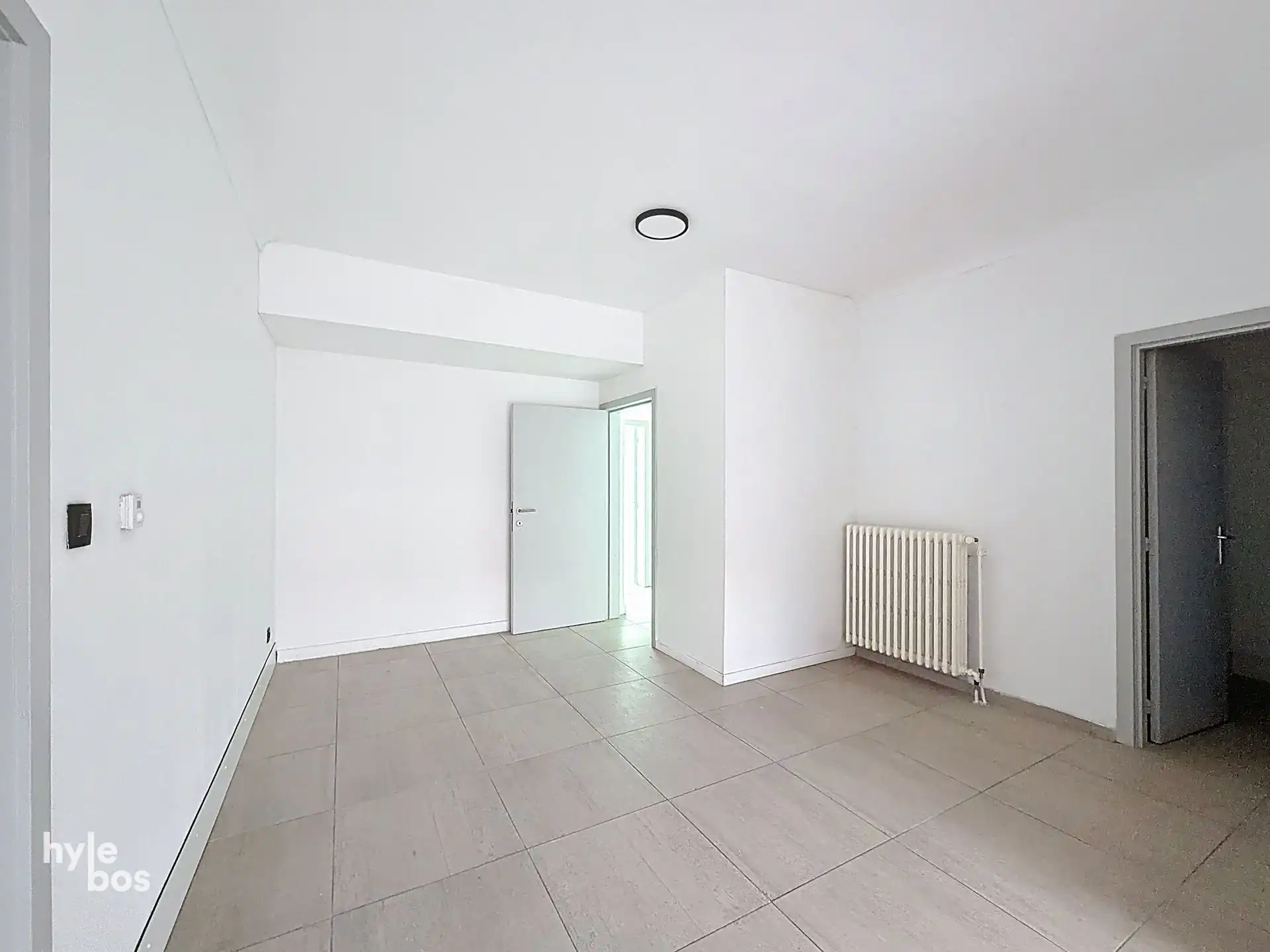 Uitzonderlijk groot gelijkvloers appartement met stadstuin en garage foto 3