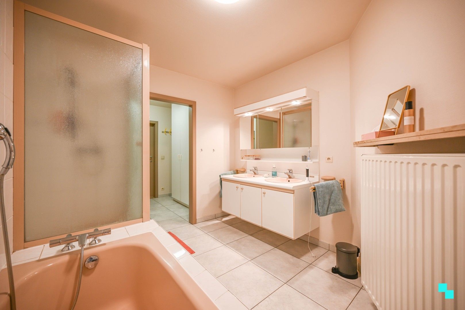 Riant appartement in centrum Oostrozebeke foto 19