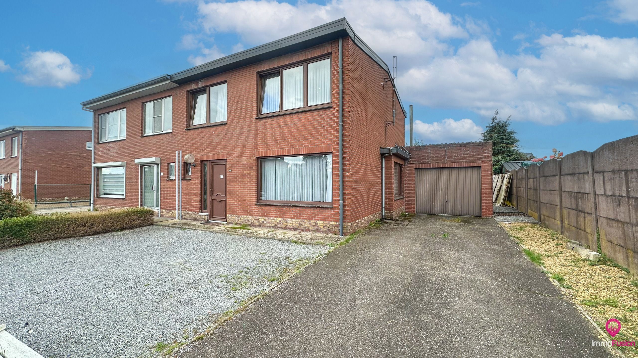 Te renoveren woning met potentieel te koop in Houthalen! foto 2