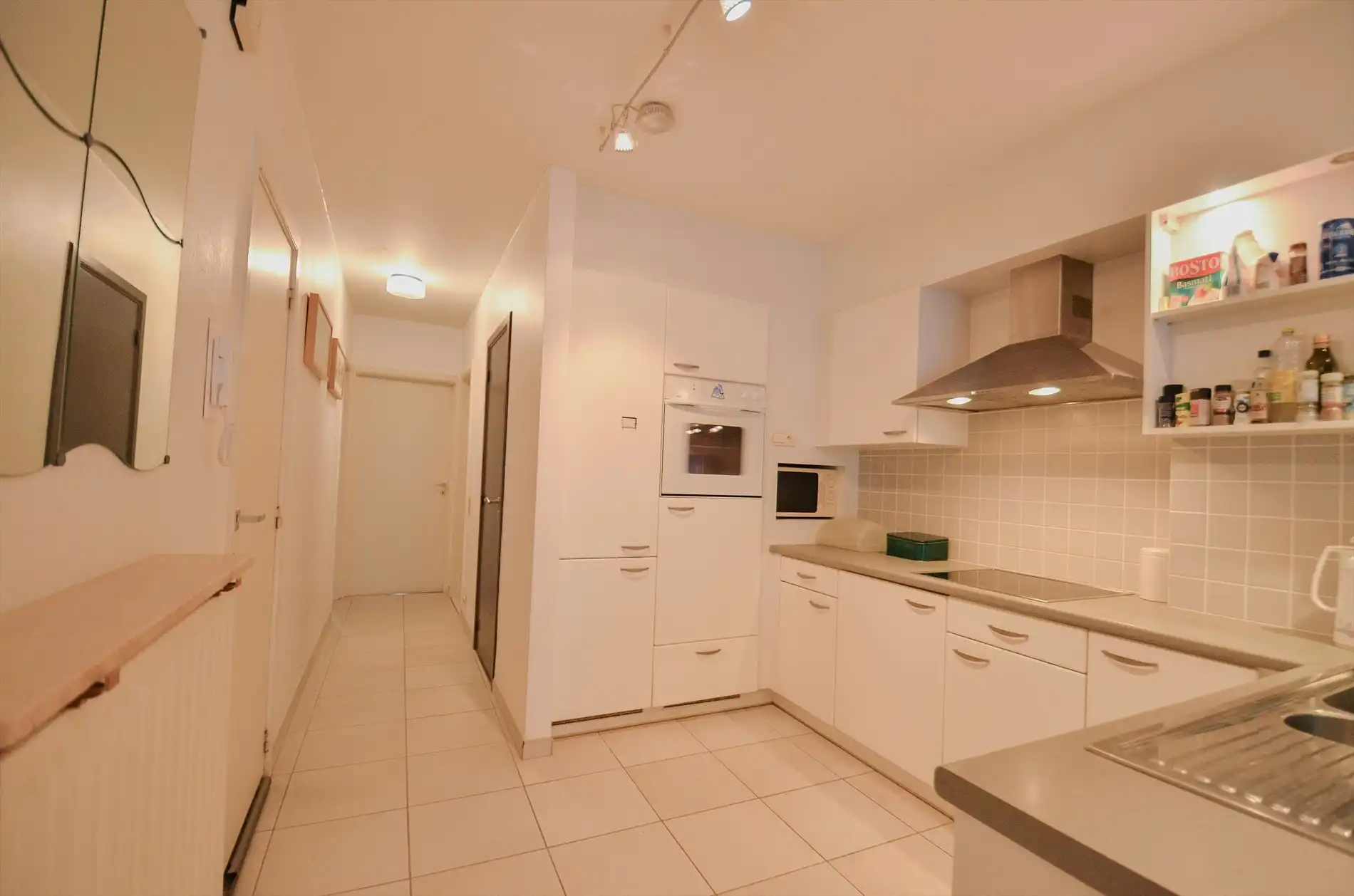 EXCLUSIEF BIJ IMMO BLUE: Op te frissen appartement gelegen op enkel stappen van de zee en de Kustlaan. foto 5