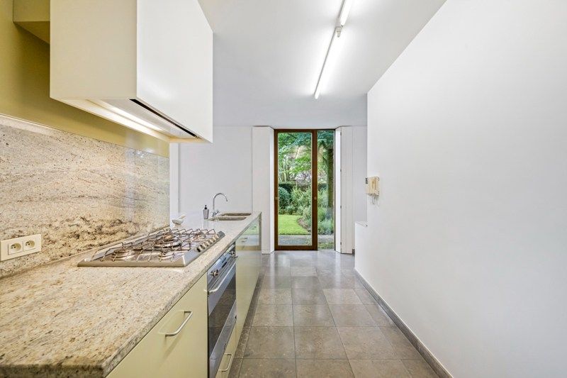 Instapklare architecturale woning met prachtige tuin en uitstekende ligging foto 11