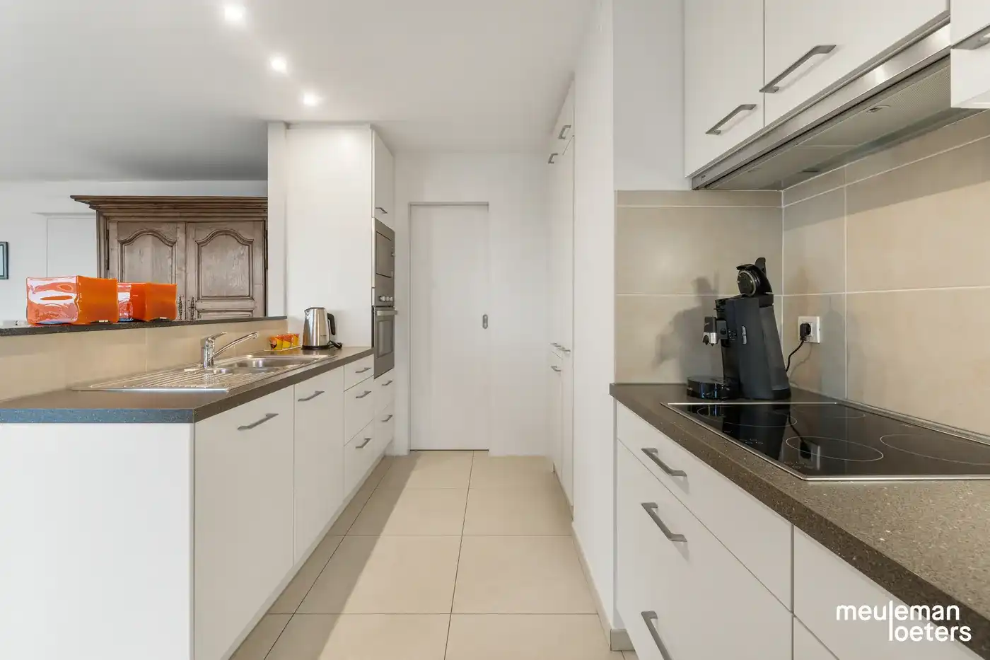 Riant en instapklaar duplexappartement met zéér ruime garagebox in centrum  foto 6