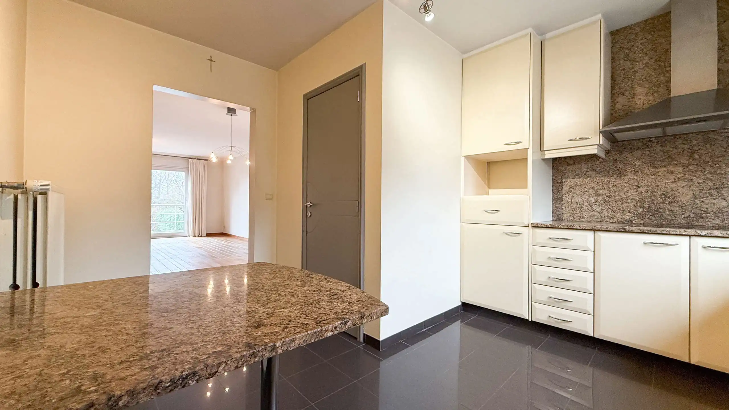 Gezellig duplex appartement met terras en garagebox in HZ! foto 9